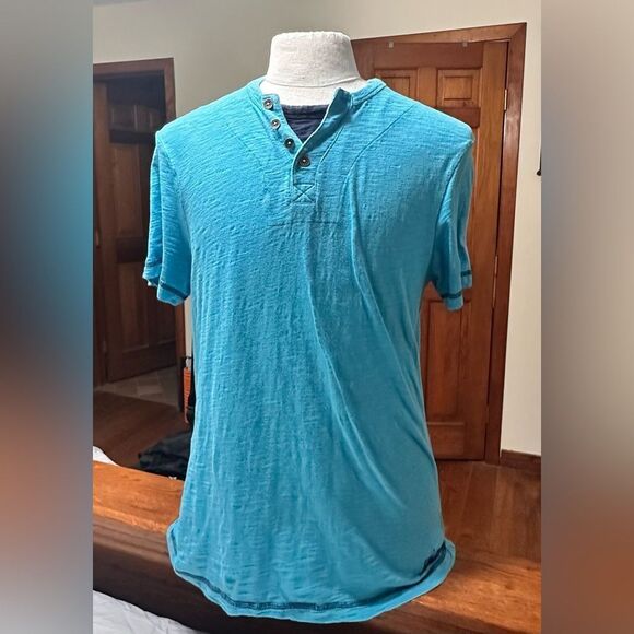 Guess Turquoise burn out Short Sleeve Henley T-shirt Size Large - Picture 4 of 12